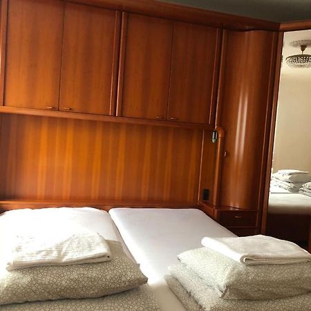 וינה A Private Room In A Shared Apartment מראה חיצוני תמונה