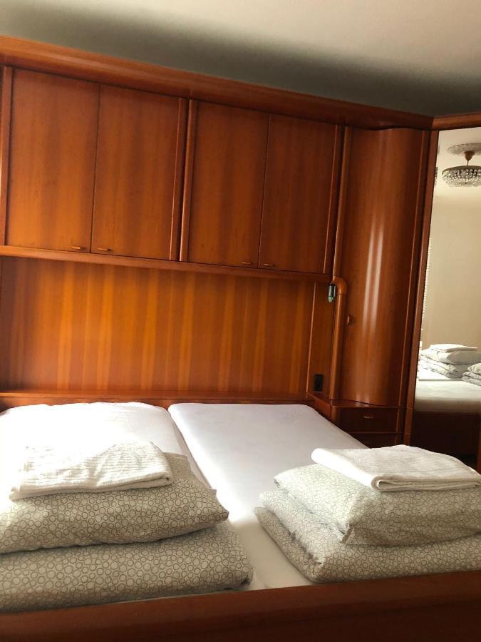 וינה A Private Room In A Shared Apartment מראה חיצוני תמונה